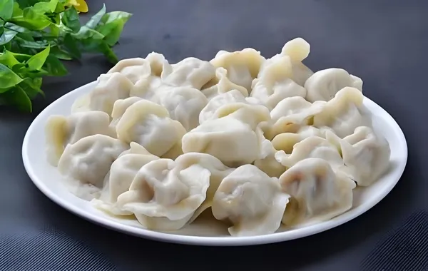 Ancient Chinese medical saint Zhang Zhongjing and Tang Dynasty dumpling relics